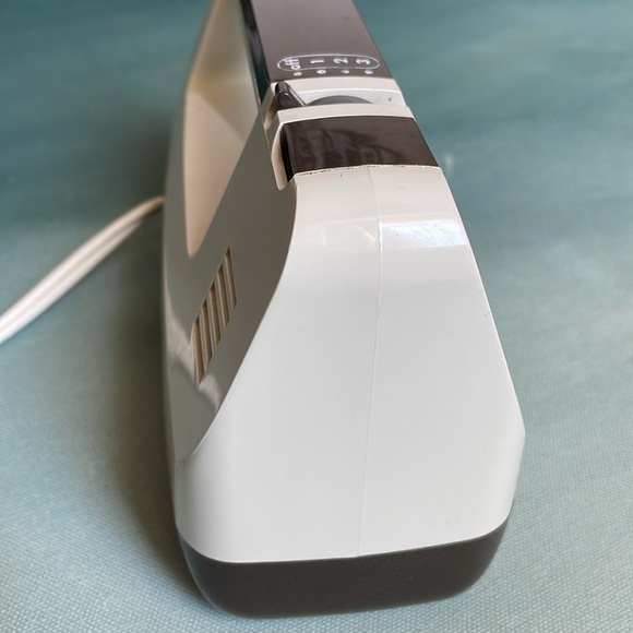 Vintage 70s Moulinex Handheld Mixer - Picture 12 of 14